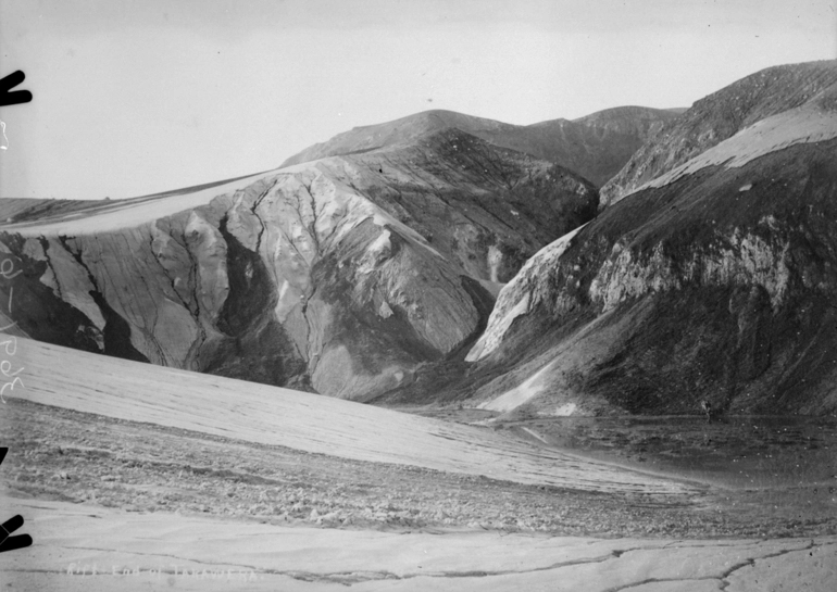 Image: Showing the rift Mount Tarawera after the eruption in 1886
