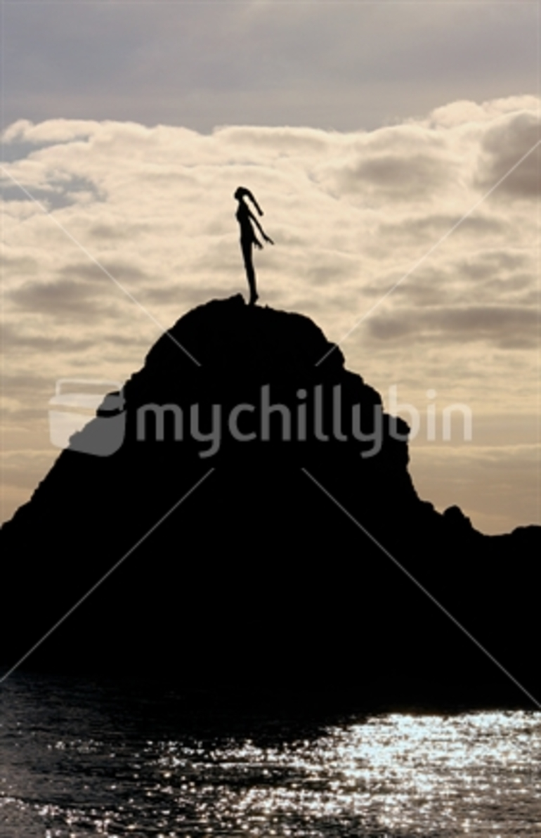 Image: Statue of Maori Maiden Wairaka; Whakatane's harbour entrance, New Zealand