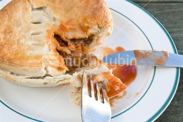 Image: Classic kiwi pie