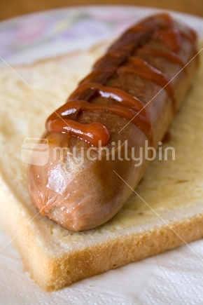Image: Sausage on bread