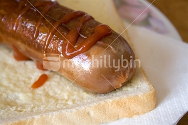 Image: Bread and sausage