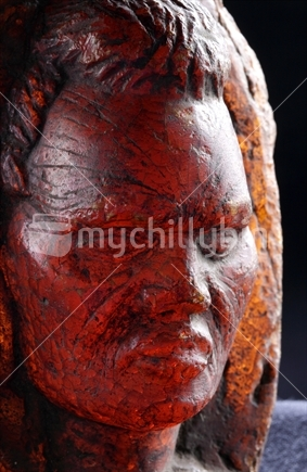 Image: Kauri gum carving of a Maori face