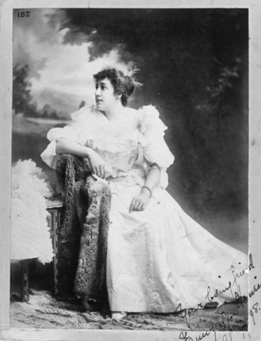Image: Signed photograph of Fanny Rose Howie, about 1898