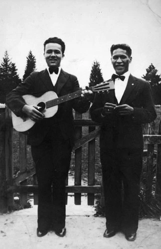 Image: Inia Te Wiata (left) with another member of the Methodist Maori Mission choir, 1932