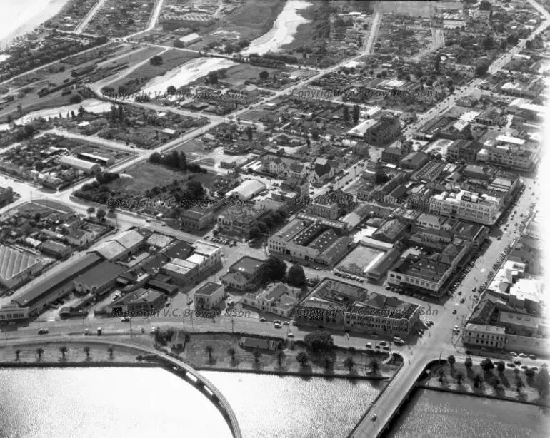 Image: Reads Quay, railway bridge and Gladstone Road B... (1174/1207)