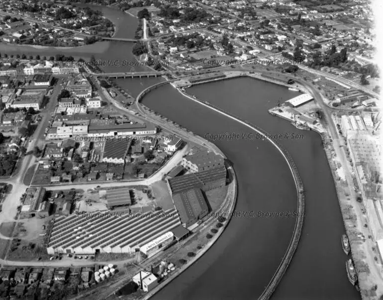 Image: Harbour entrance with J Wattie Canneries on lef... (1174/1209)