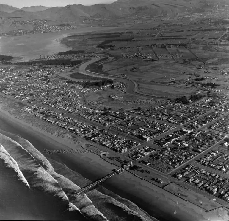 Image: Looking SW over New Brighton and Bromley to Por... (OT1-51/33)