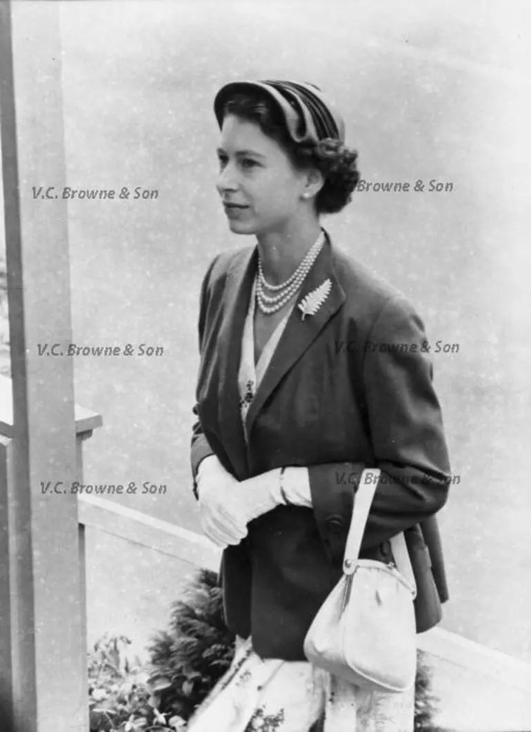 Image: Queen Elizabeth 11 during her Christchurch visi... (PB0502/6)