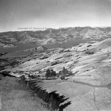 Image: Looking ESE over Hilltop to Akaroa Harbour and ... (Zoo200-227/223)