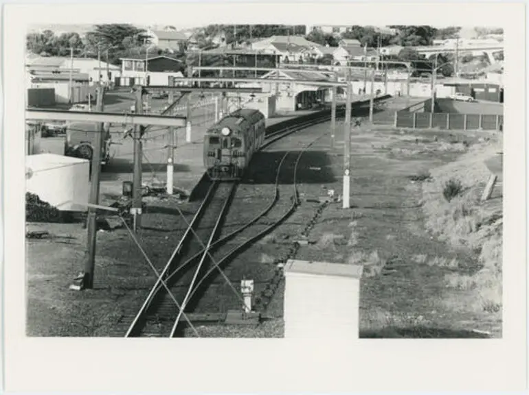 Image: Train at Johnsonville Railway Station, view from Broderick Road overbridge.