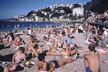 Oriental Parade, Wellington, March 1960 Image: Oriental Parade, Wellington, March 1960