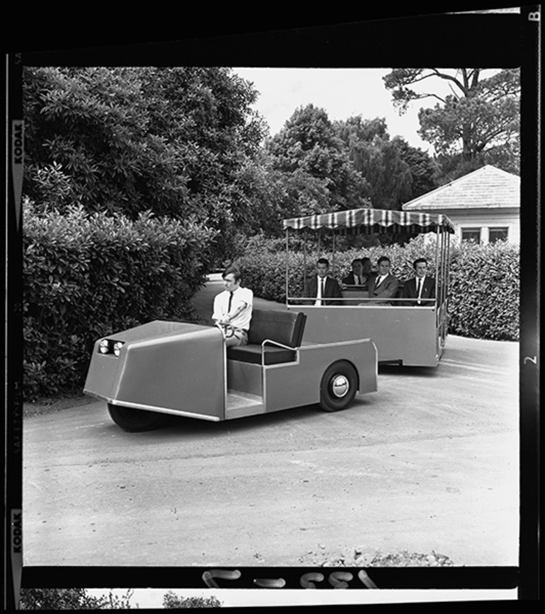 Image: Christchurch Botanic Gardens tourist vehicle