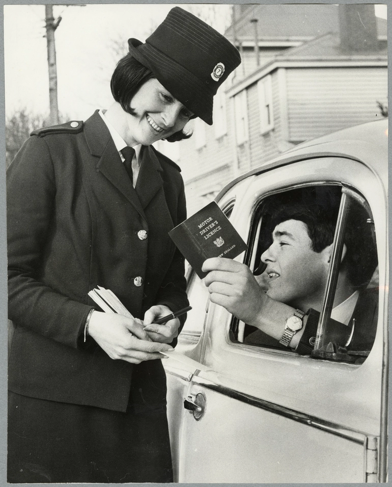 Image: Traffic officer checking a driver's licence