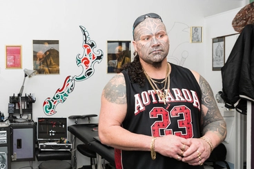 Image: Mura O Te Ahi at his tattoo shop "Simbolic Tau"