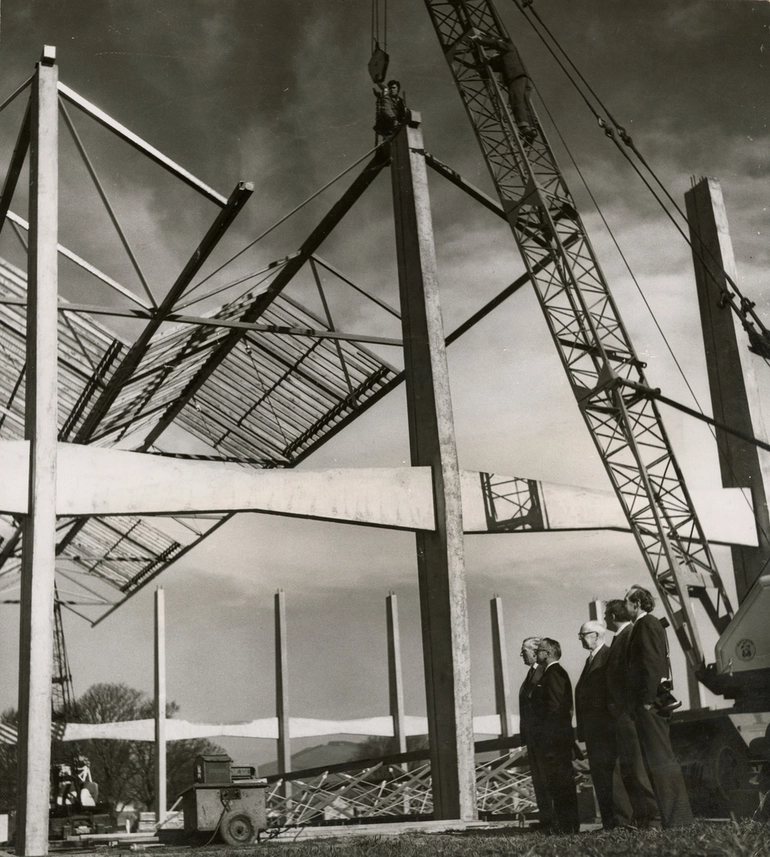 Image: Canterbury Court roof construction