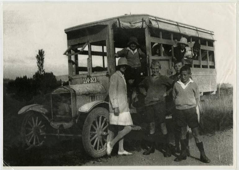 Image: School Bus at Coopers Creek, Oxford