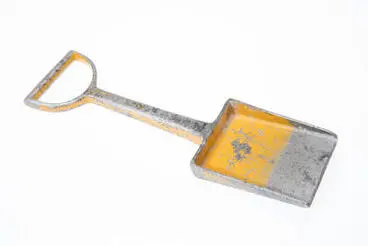 toy spade Image: toy spade
