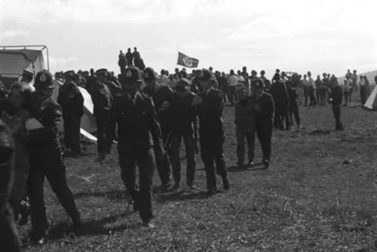 Image: Police detain protestors.  Orakei Bastion Point Occupation