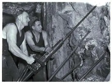 Coal mining, Huntly. Image: Coal mining, Huntly.
