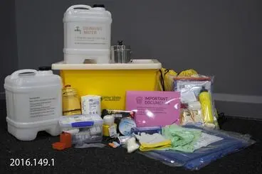 Image: Four Person Emergency Kit: After Shake