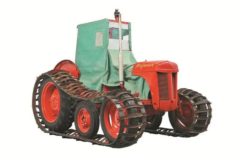 Image: Tractor: Massey Ferguson