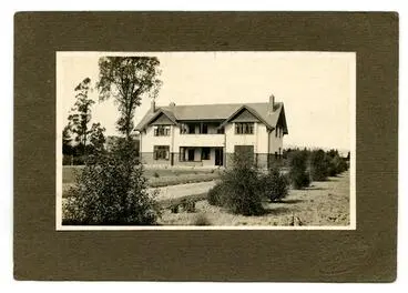 Image: Photograph, Black and White: The Lovell-Smith home 'Midway' c 1921