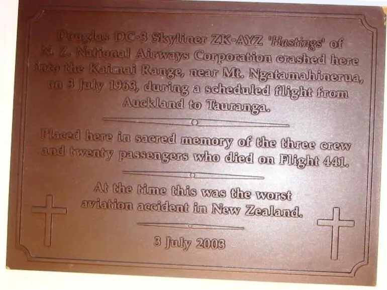 Image: Replica Plaque - Kaimai Crash