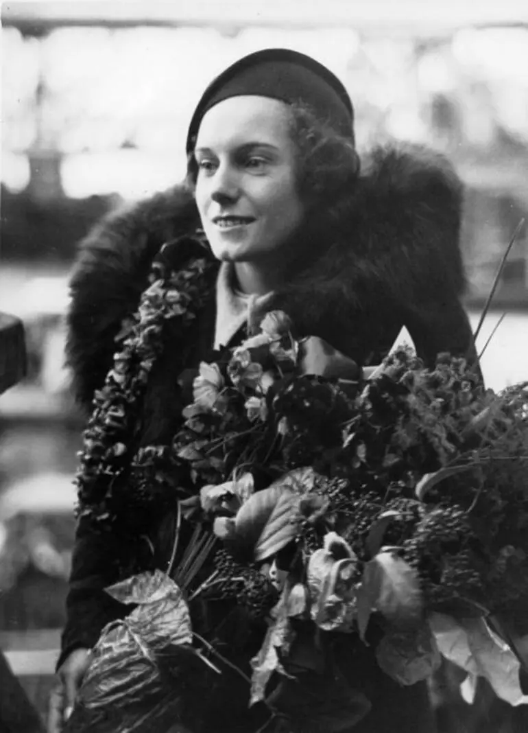 Image: Jean Batten arriving in Auckland from Sydney by the Union Steamship Company's (USS) Aorangi