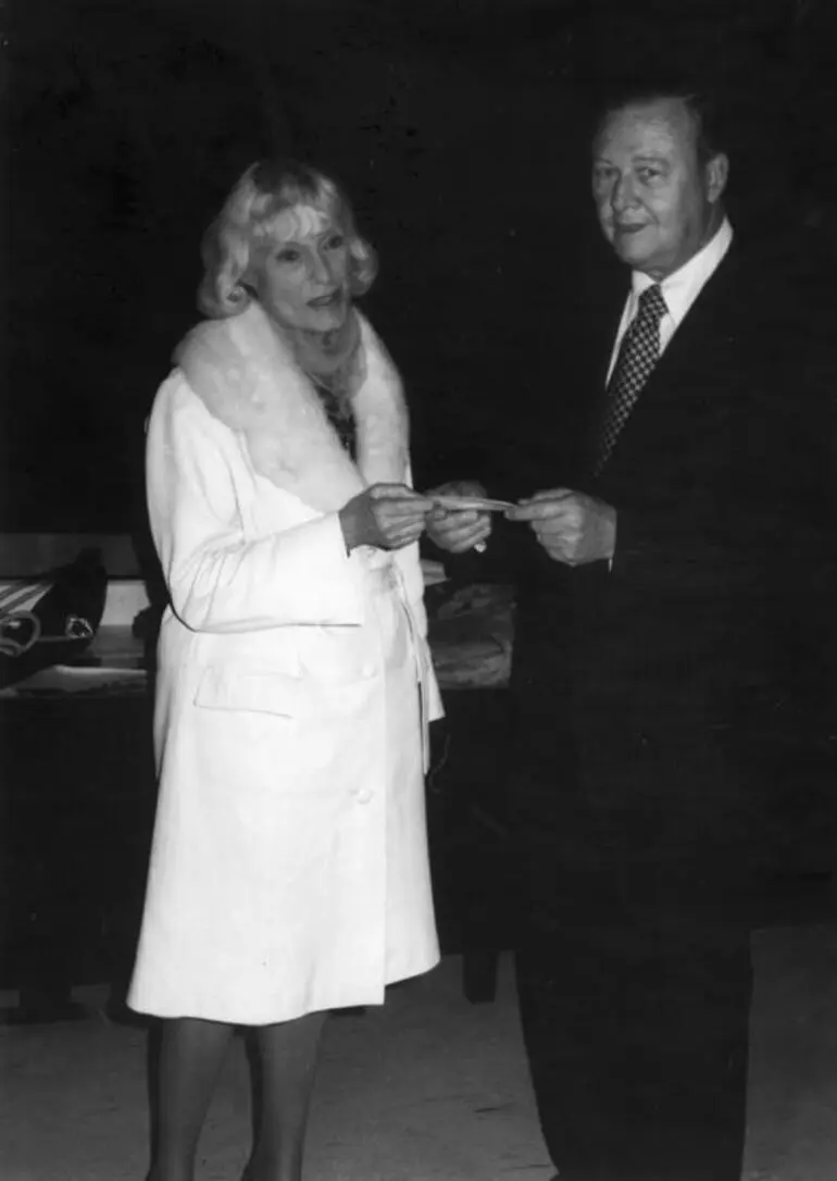 Image: Jean Batten and United States Ambassador to New Zealand Armistead Inge Selden Jr.