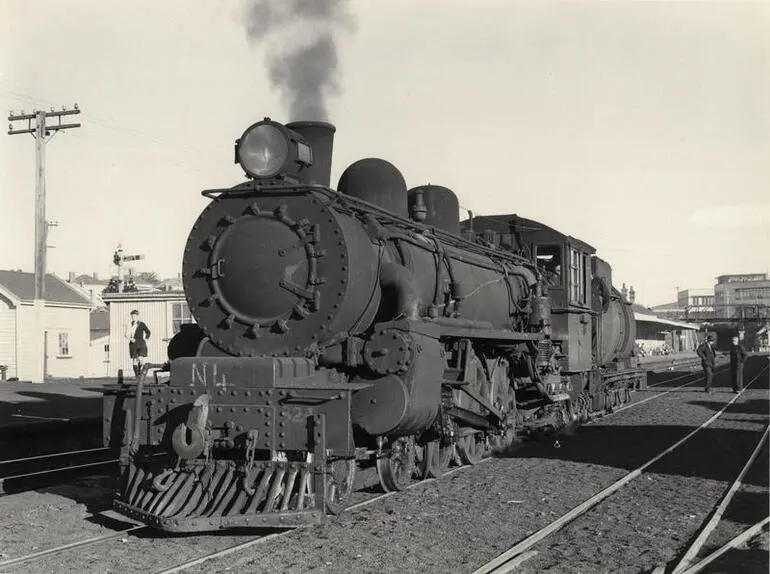 Image: Steam locomotive Ab 824, Newmarket, 1959