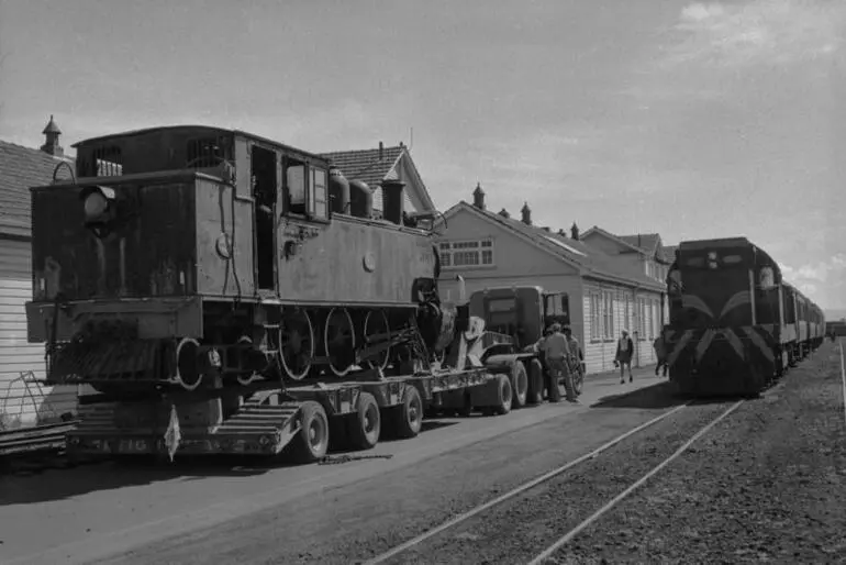 Image: Photograph of locomotive WW 491
