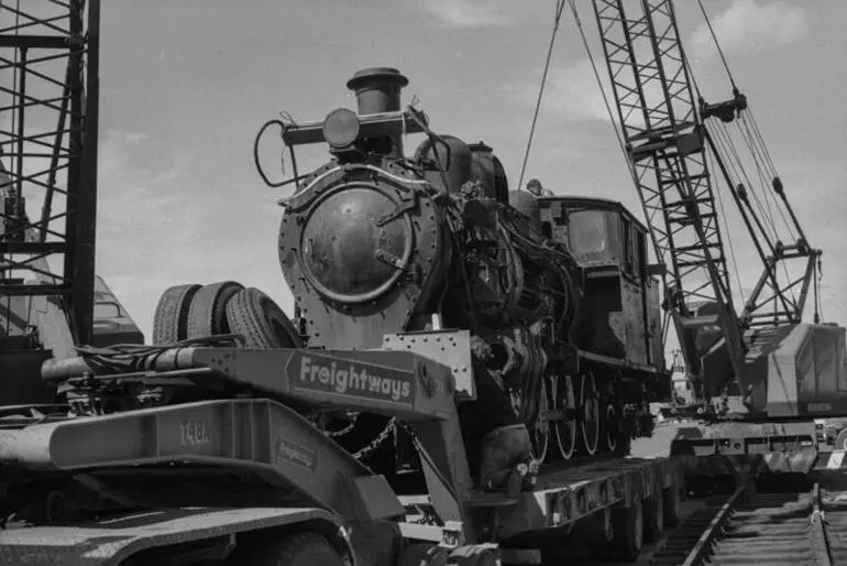 Image: Photograph of locomotive WW 491