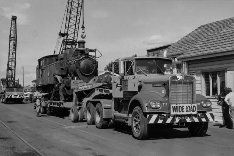 Image: Photograph of locomotive WW 491
