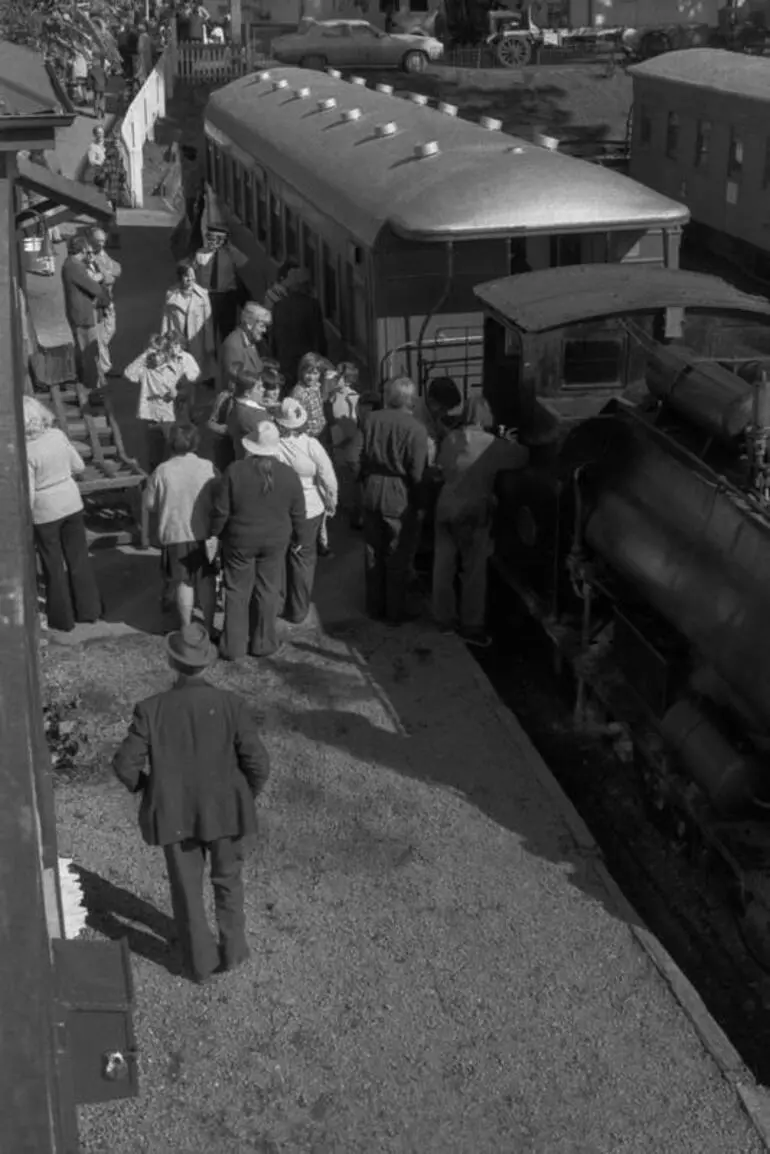 Image: Photograph of locomotive F 185