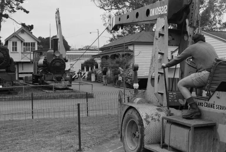 Image: Photograph of locomotive F 180