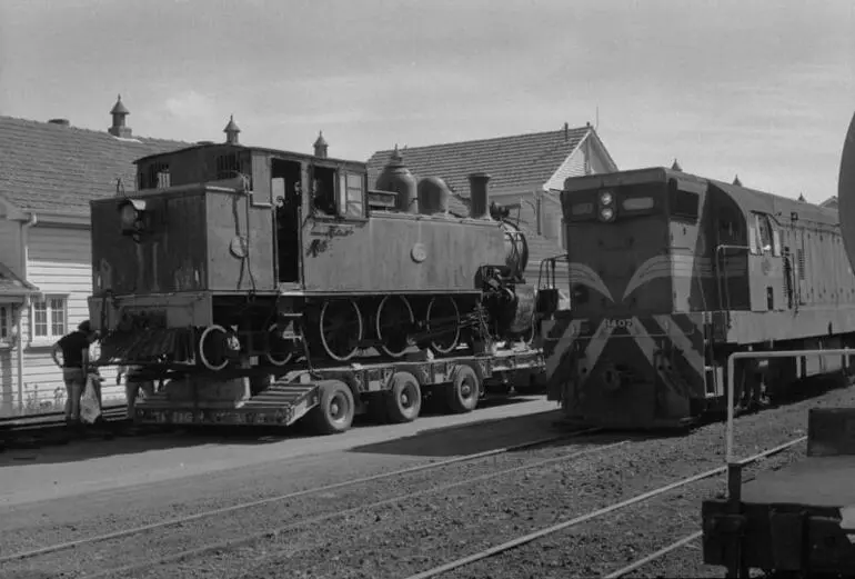 Image: Photograph of locomotive WW 491