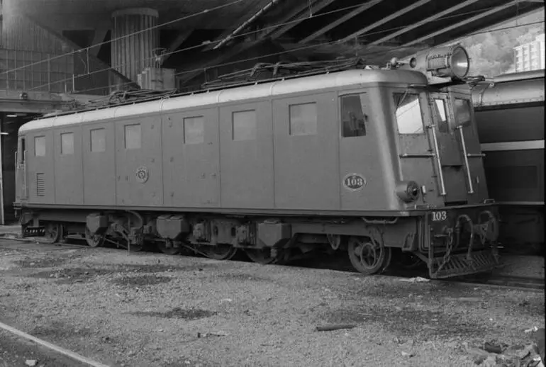 Image: Photograph of electric unit ED 103