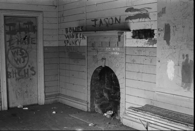 Image: Photograph of Swanson railway station