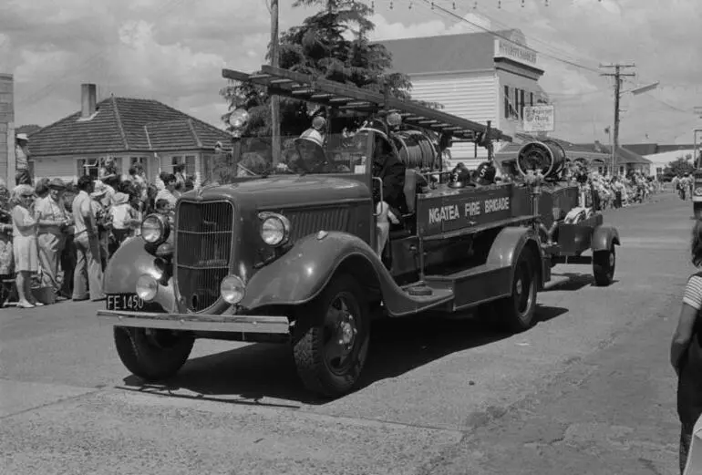 Image: Photograph of Ford ladder engine, Ngatea Fire Brigade