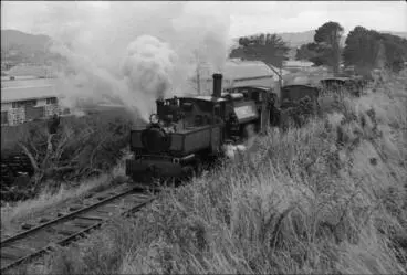 Image: Photograph of shunter and locomotive F 111