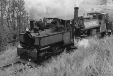 Image: Photograph of shunter and locomotive F 112