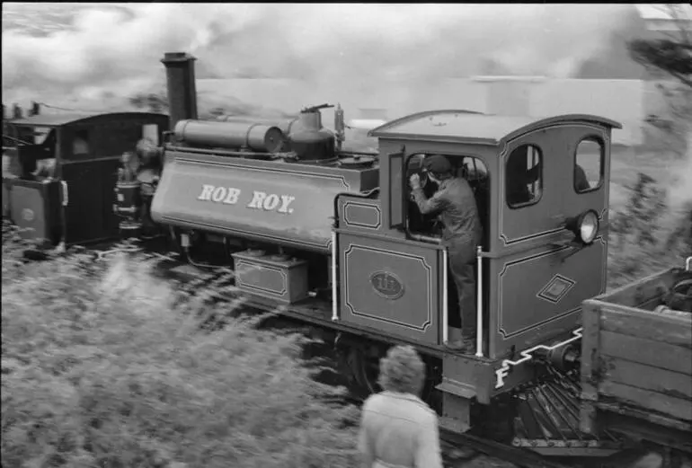 Image: Photograph of side-tank locomotive F 113