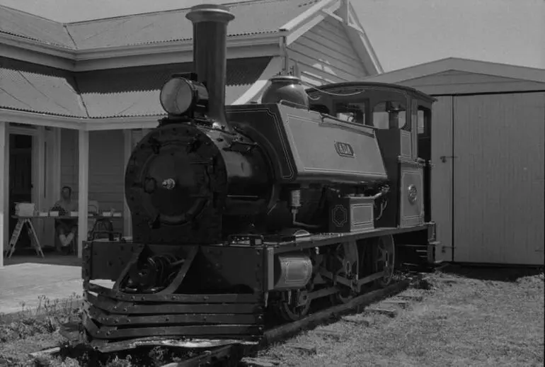 Image: Photograph of locomotive F 233