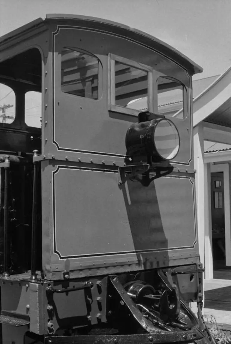 Image: Photograph of locomotive F 233