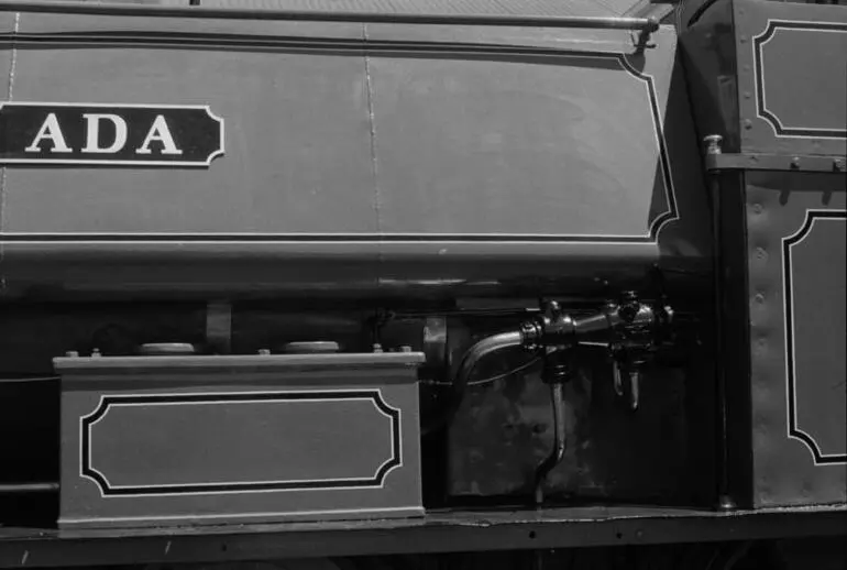 Image: Photograph of locomotive F 233