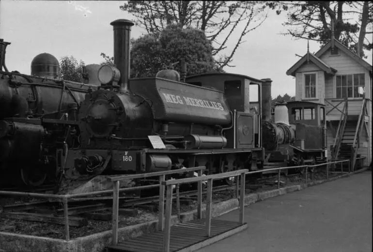 Image: Photograph of F 180 locomotive