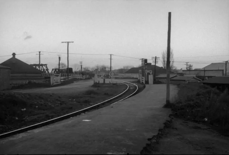 Image: Photograph of level crossing