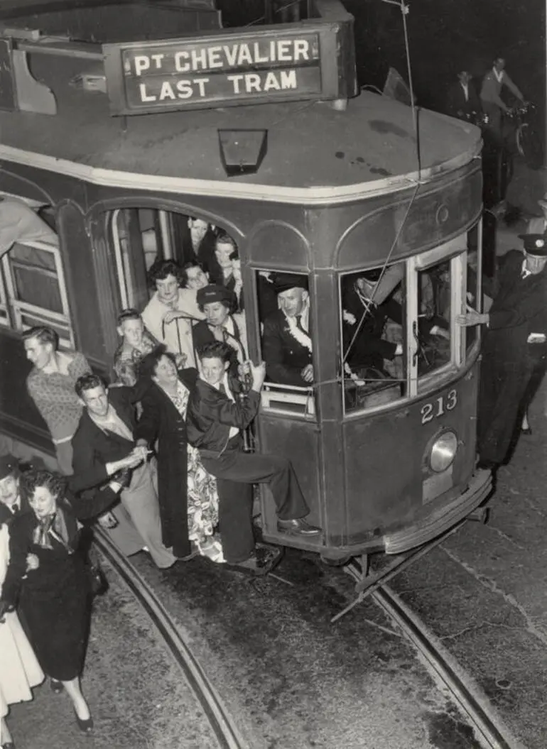 Image: Last tram to Point Chevalier, 1956
