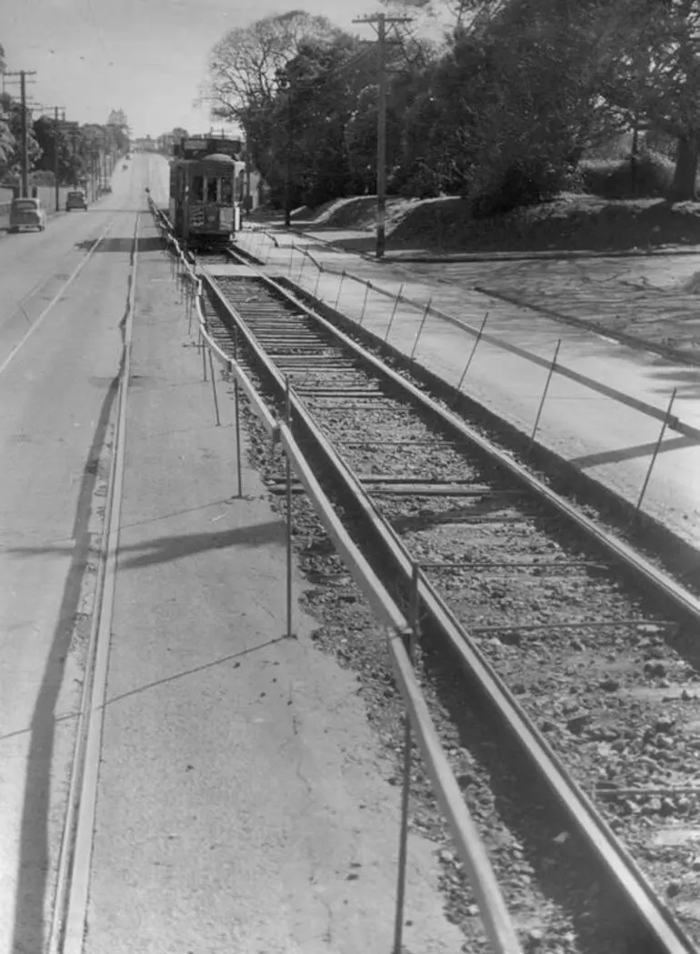 Image: Reba lasting tram rails, c1952