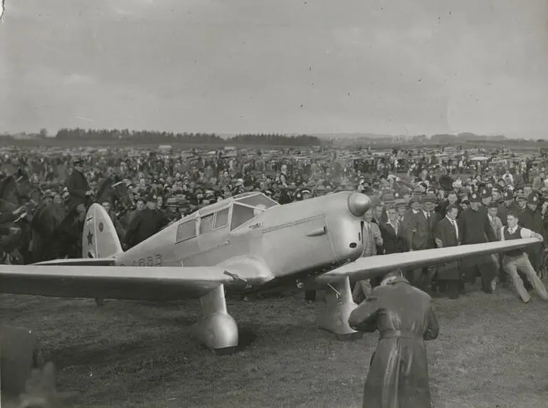 SPANZ DC-3 plane 'Jean Batten', Record